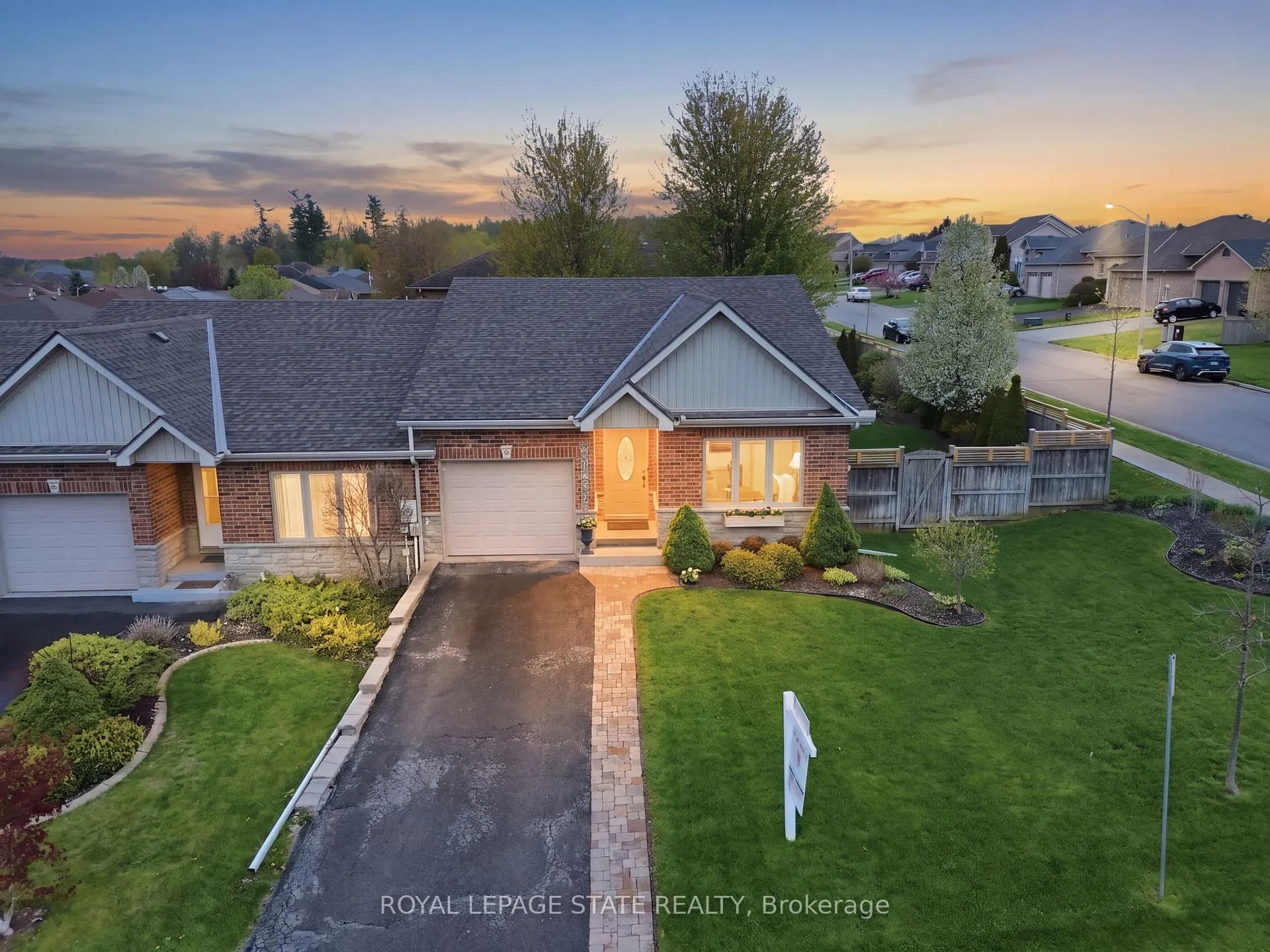 Photo 2 of 12 Millcroft Drive, Norfolk, Simcoe — HOMEH