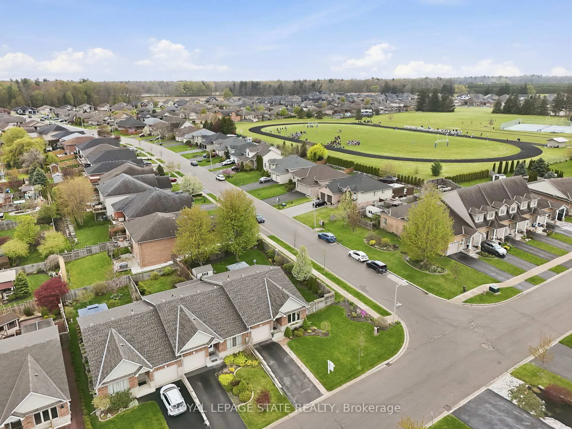 Photo 4 of 12 Millcroft Drive, Norfolk, Simcoe — HOMEH