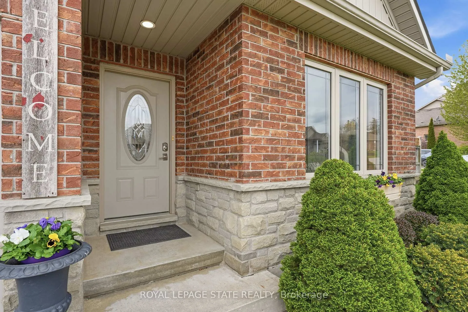 Photo 5 of 12 Millcroft Drive, Norfolk, Simcoe — HOMEH