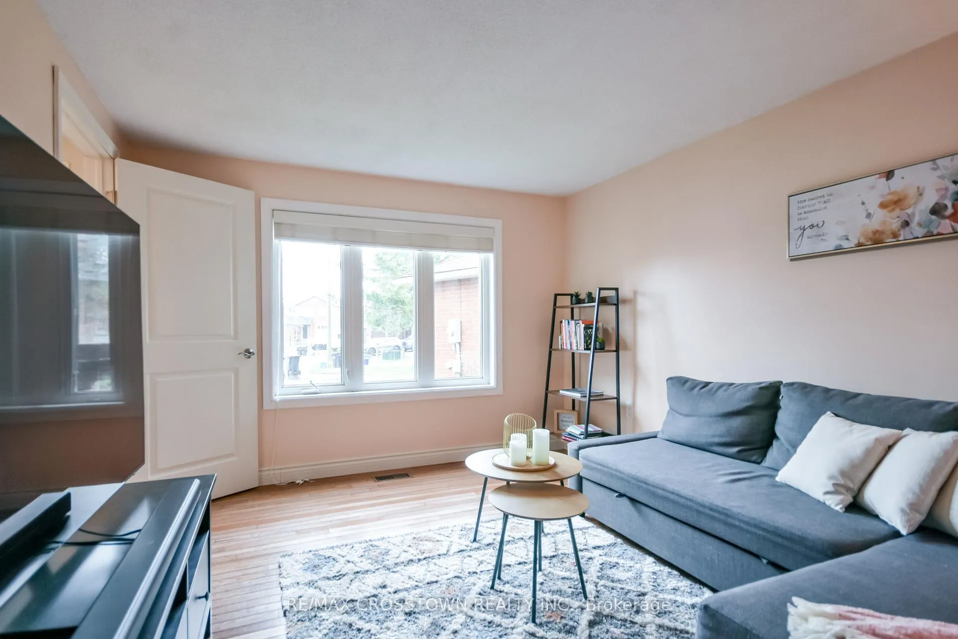 Photo 4 of 10 Nugent Court, Barrie, Northwest — HOMEH