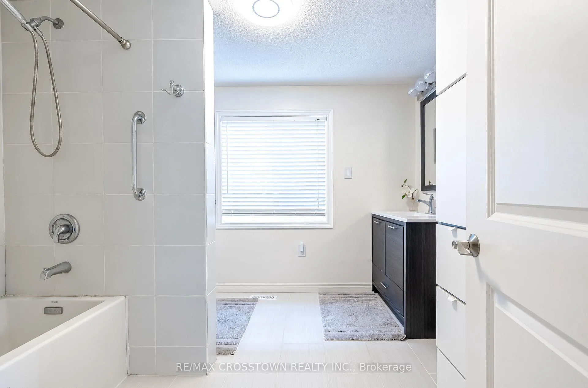 Photo 5 of 10 Nugent Court, Barrie, Northwest — HOMEH