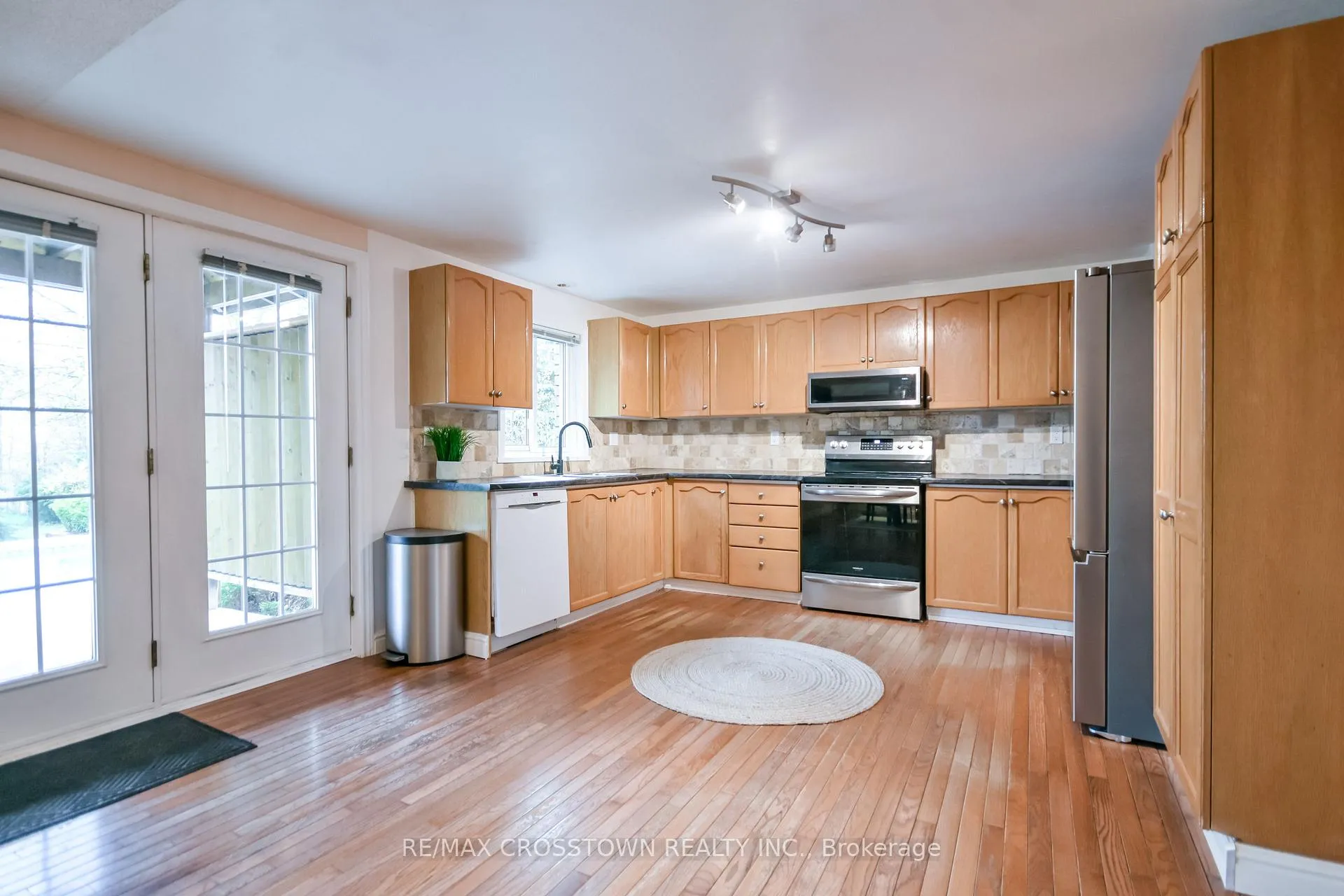 Photo 7 of 10 Nugent Court, Barrie, Northwest — HOMEH