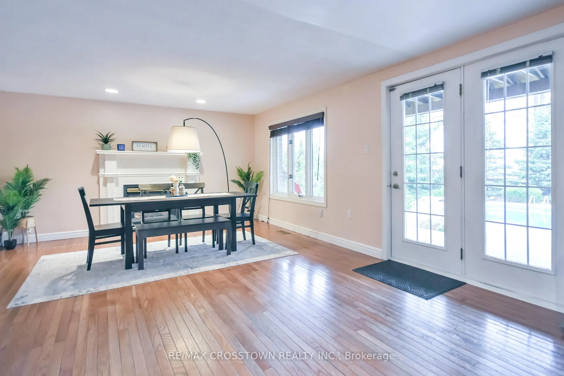 Photo 9 of 10 Nugent Court, Barrie, Northwest — HOMEH