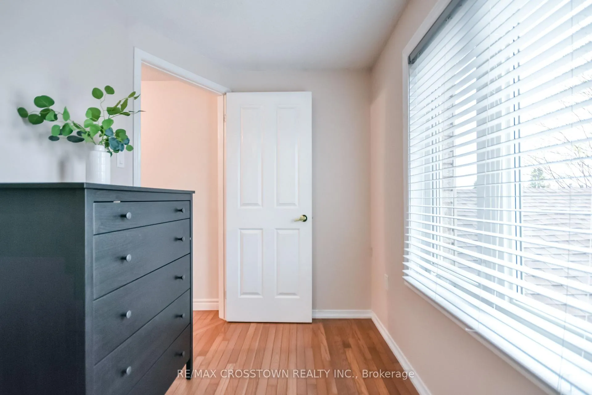 Photo 16 of 10 Nugent Court, Barrie, Northwest — HOMEH