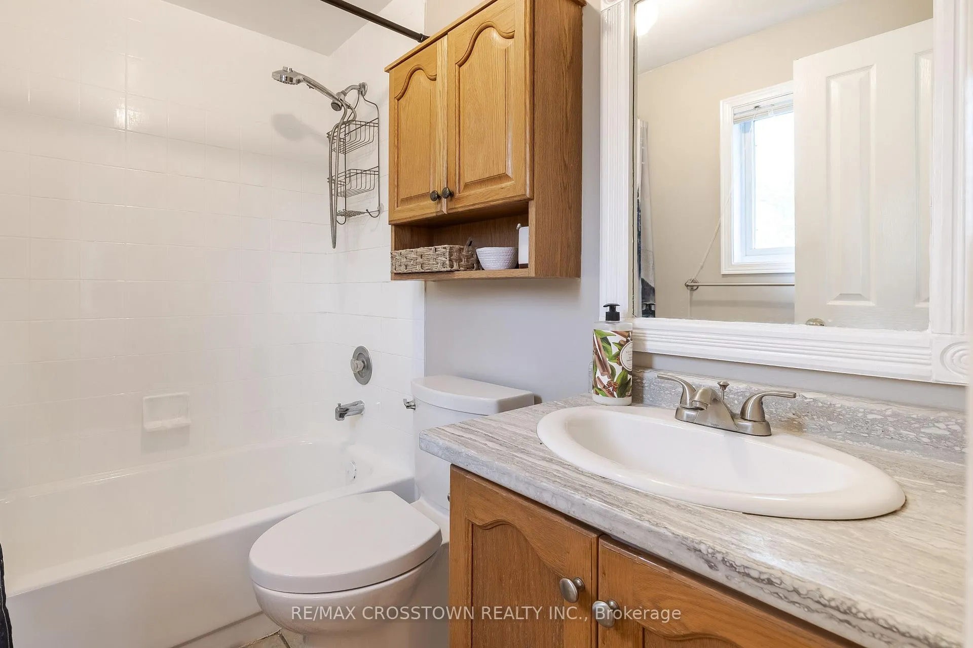 Photo 17 of 10 Nugent Court, Barrie, Northwest — HOMEH
