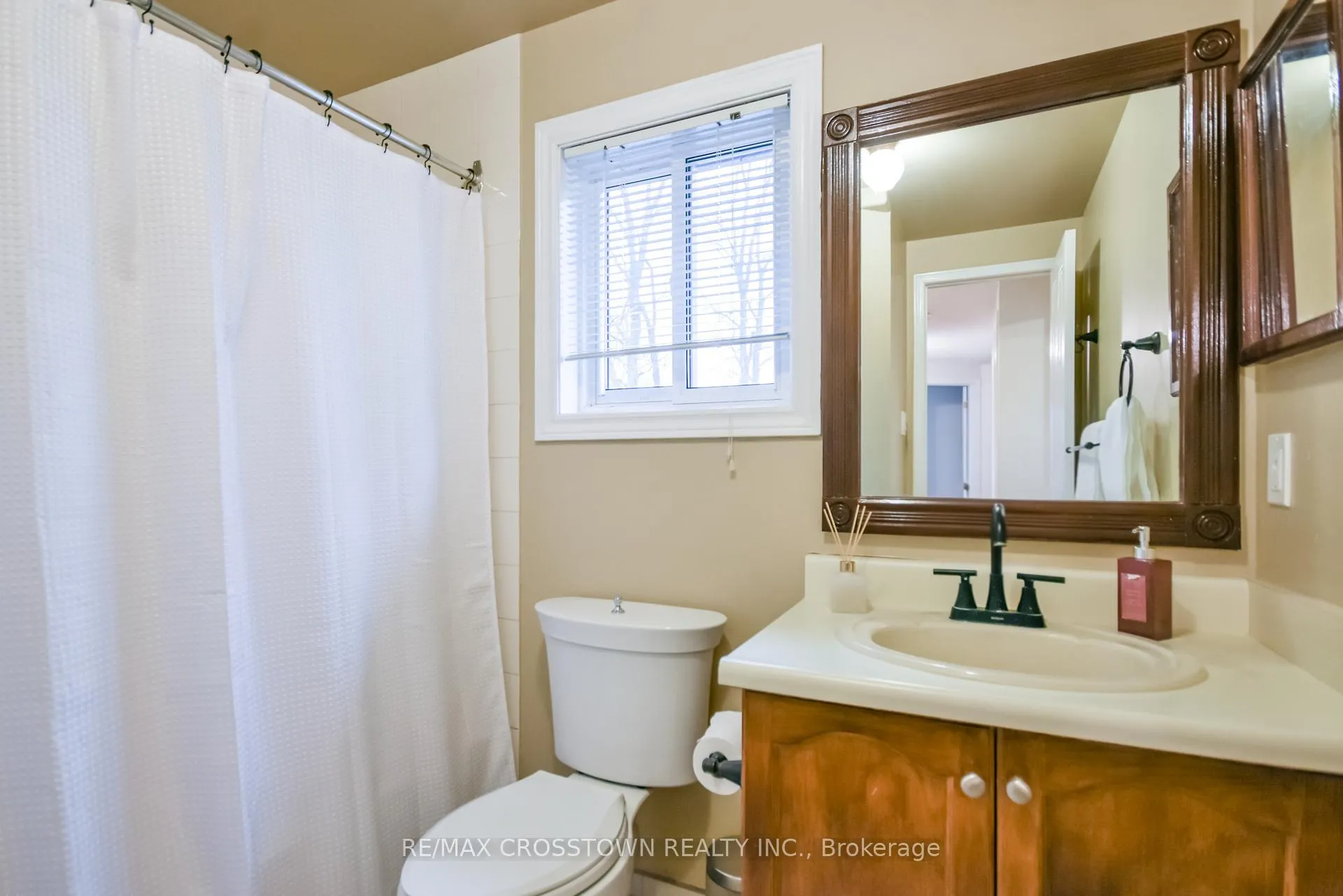 Photo 21 of 10 Nugent Court, Barrie, Northwest — HOMEH