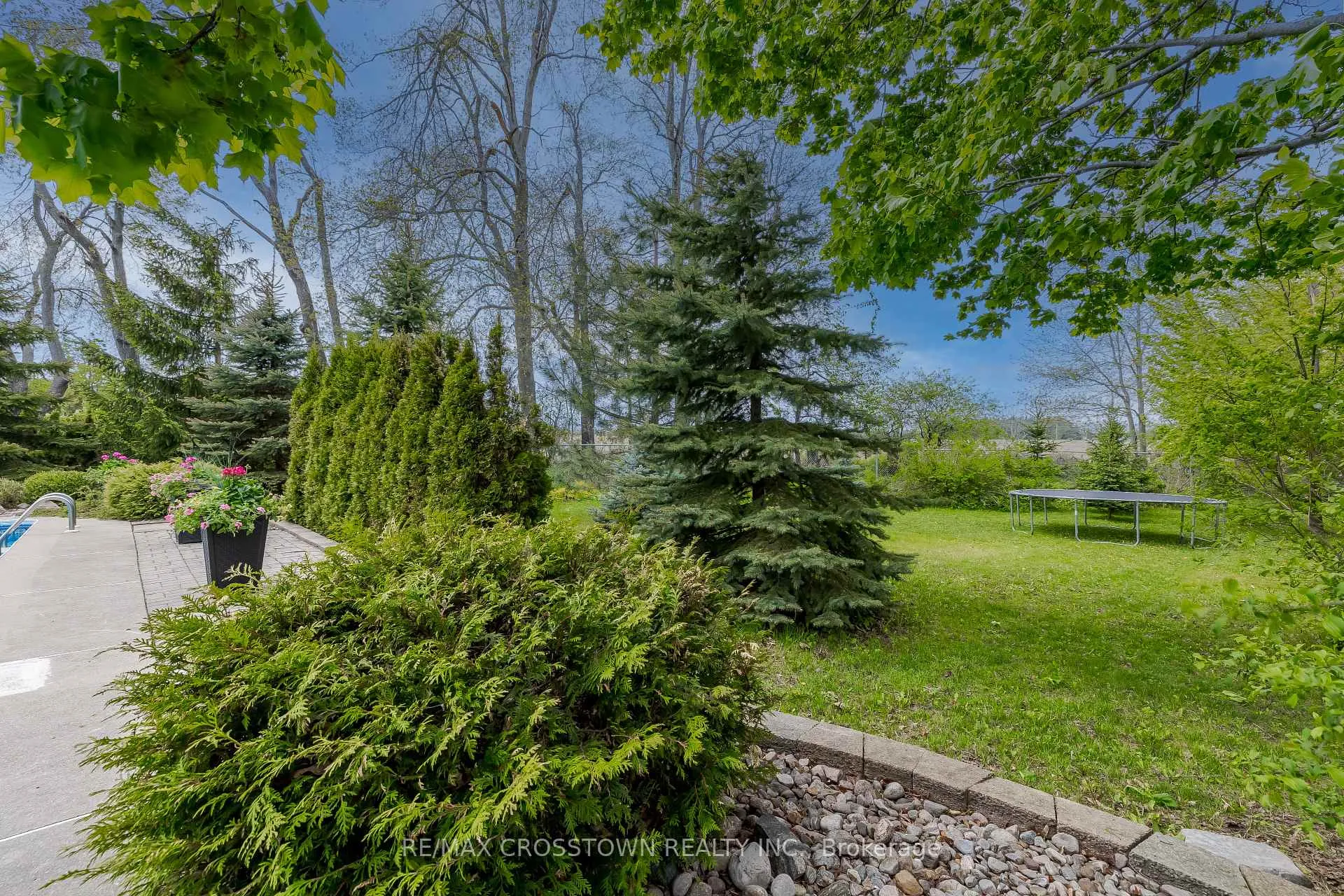 Photo 33 of 10 Nugent Court, Barrie, Northwest — HOMEH