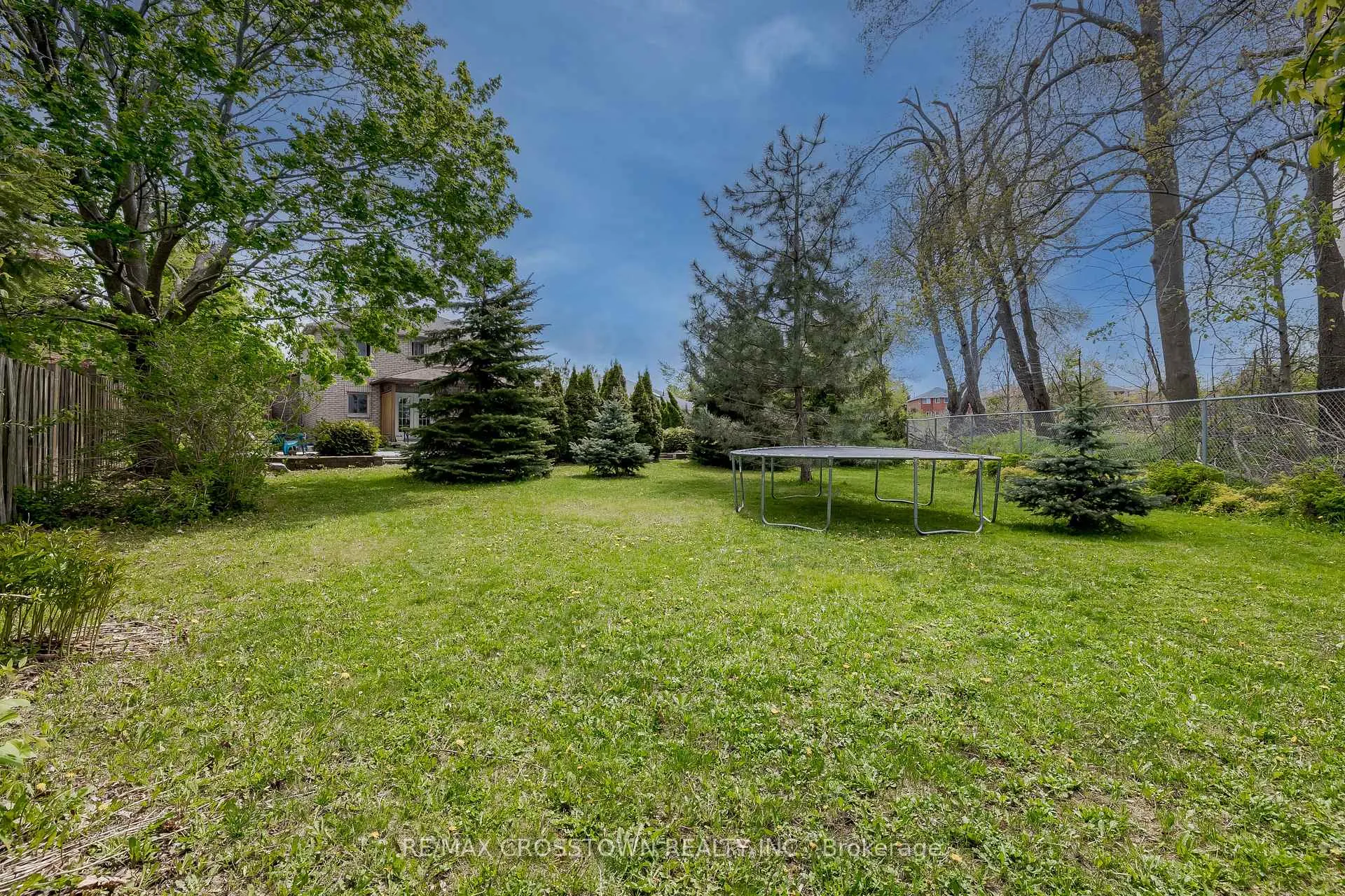 Photo 34 of 10 Nugent Court, Barrie, Northwest — HOMEH