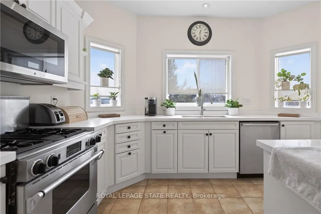 Photo 9 of 29 Gaines Avenue, Hamilton, Dundas — HOMEH