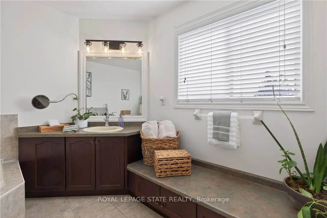 Photo 20 of 29 Gaines Avenue, Hamilton, Dundas — HOMEH