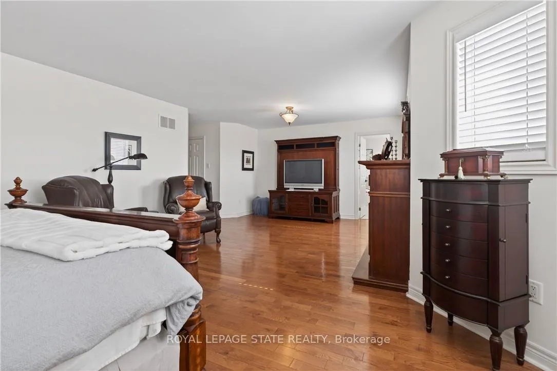 Photo 23 of 29 Gaines Avenue, Hamilton, Dundas — HOMEH