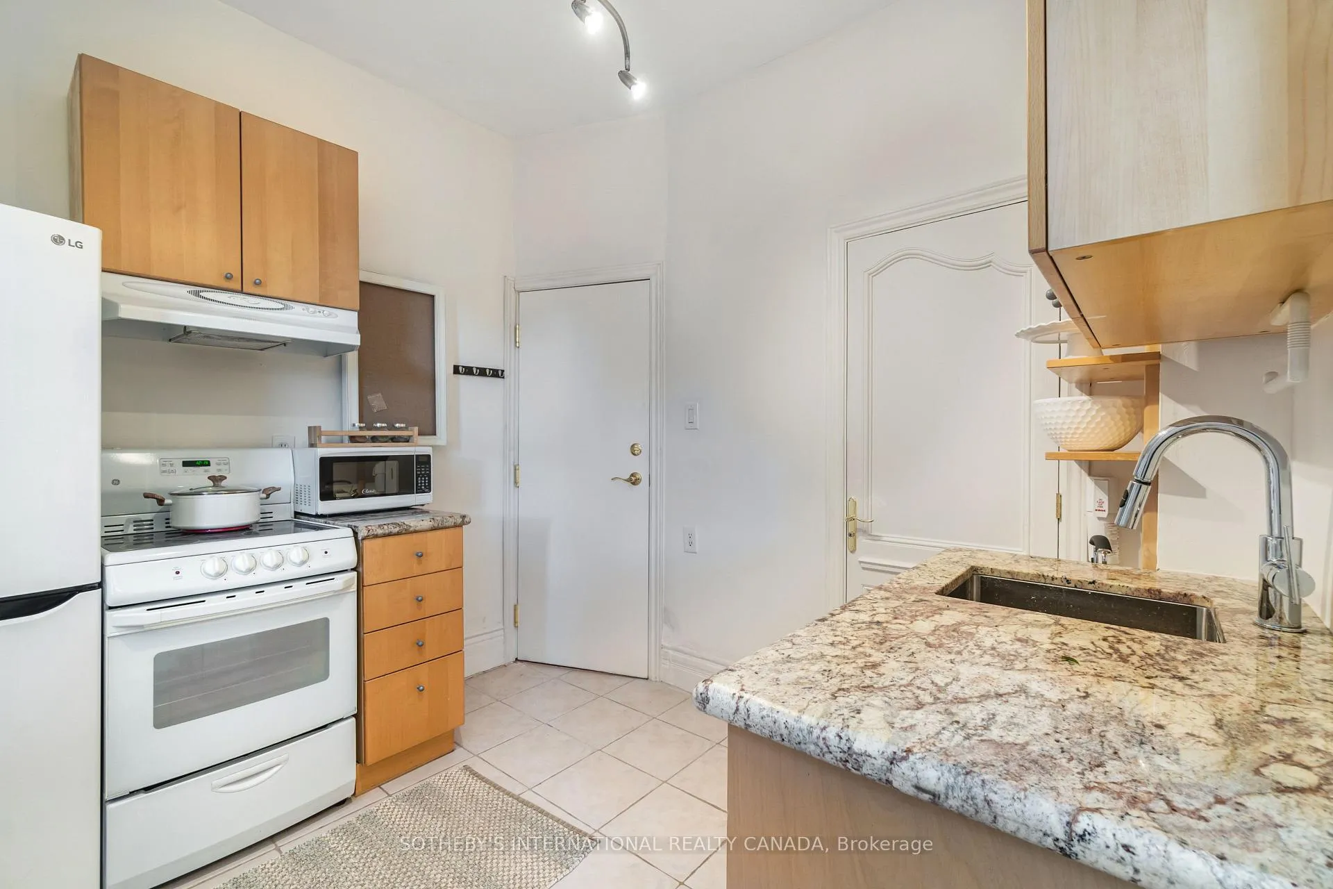 Photo 2 of Unit #2, 225 Major Street, Toronto, University — HOMEH