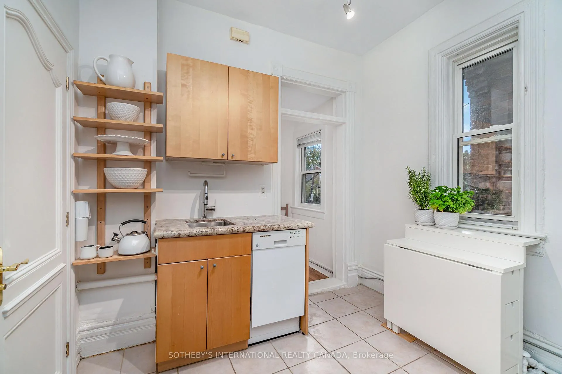 Photo 3 of Unit #2, 225 Major Street, Toronto, University — HOMEH