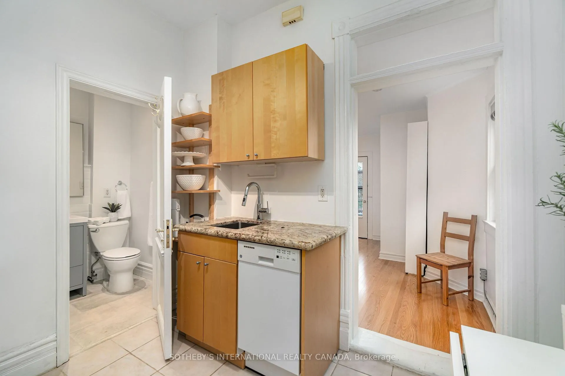 Photo 5 of Unit #2, 225 Major Street, Toronto, University — HOMEH