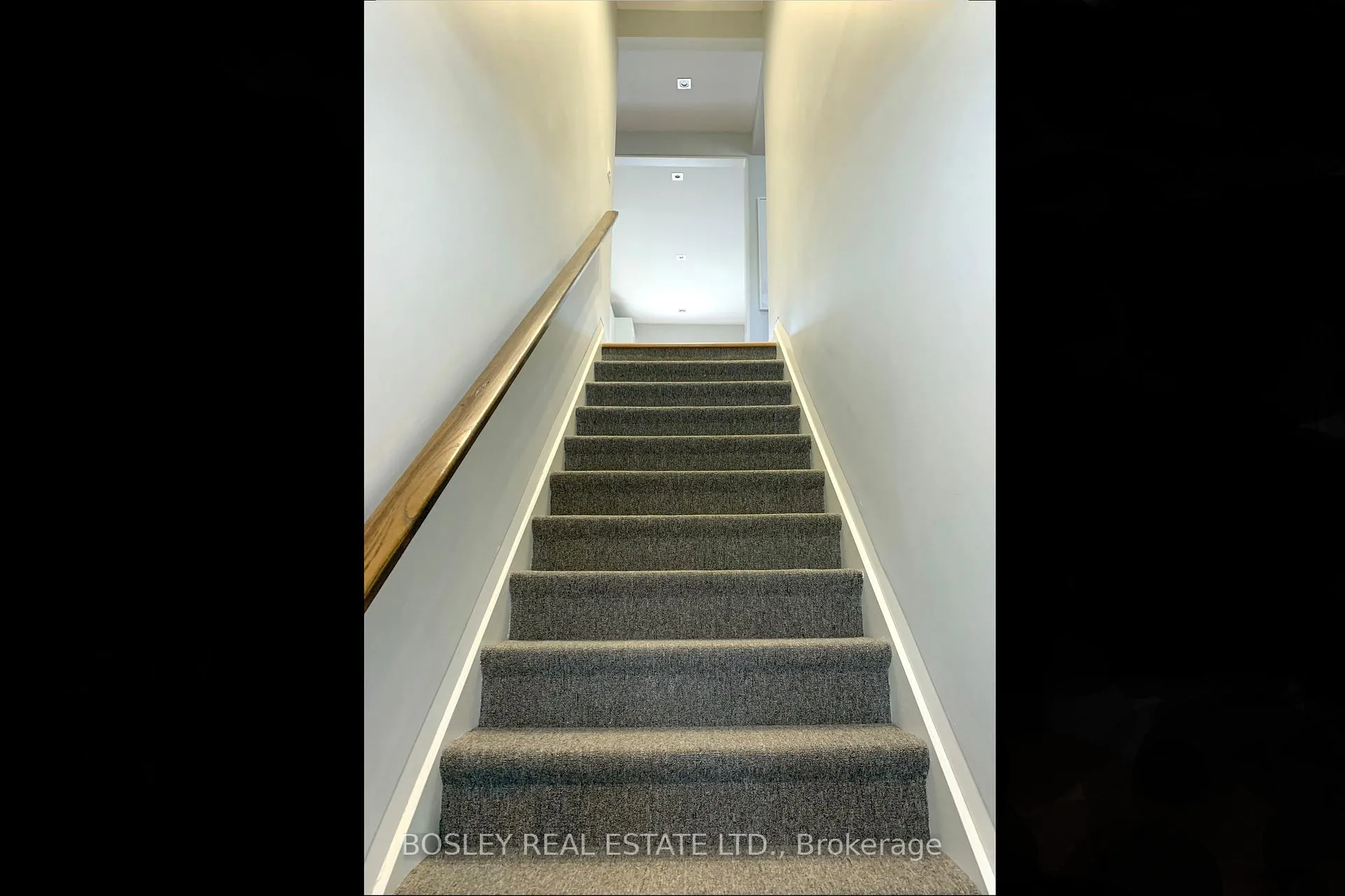 Photo 2 of 9 Indian Valley Crescent, Toronto, High Park-Swansea — HOMEH
