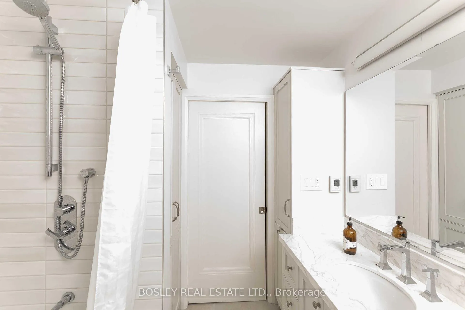 Photo 18 of 9 Indian Valley Crescent, Toronto, High Park-Swansea — HOMEH