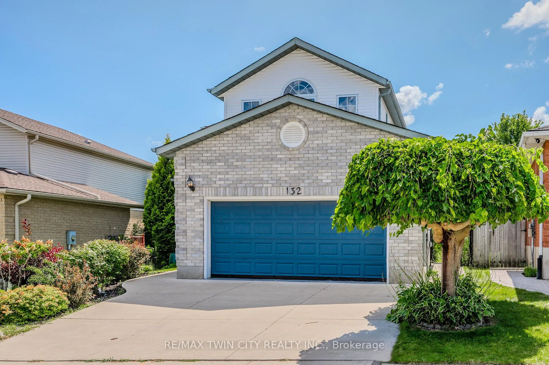 Photo 3 of 132 Daimler Drive, Kitchener — HOMEH