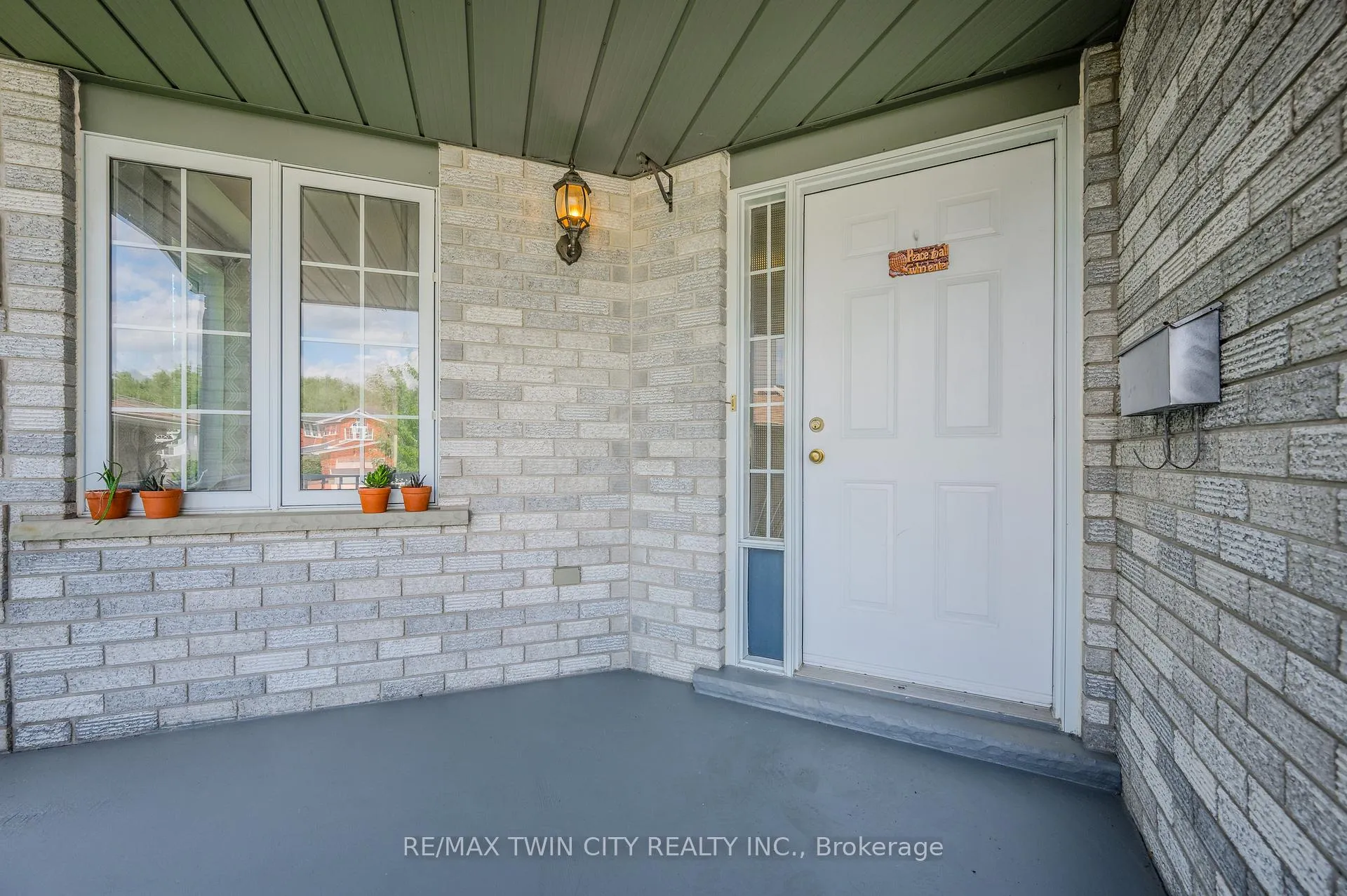Photo 5 of 132 Daimler Drive, Kitchener — HOMEH