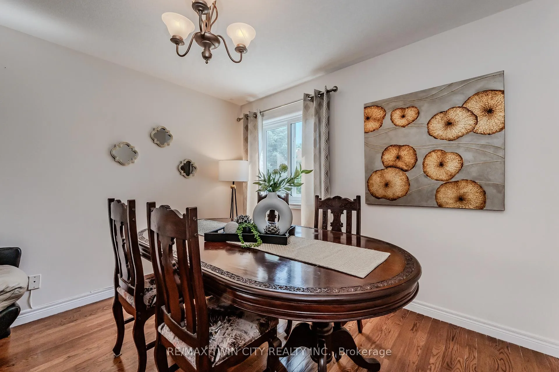 Photo 10 of 132 Daimler Drive, Kitchener — HOMEH