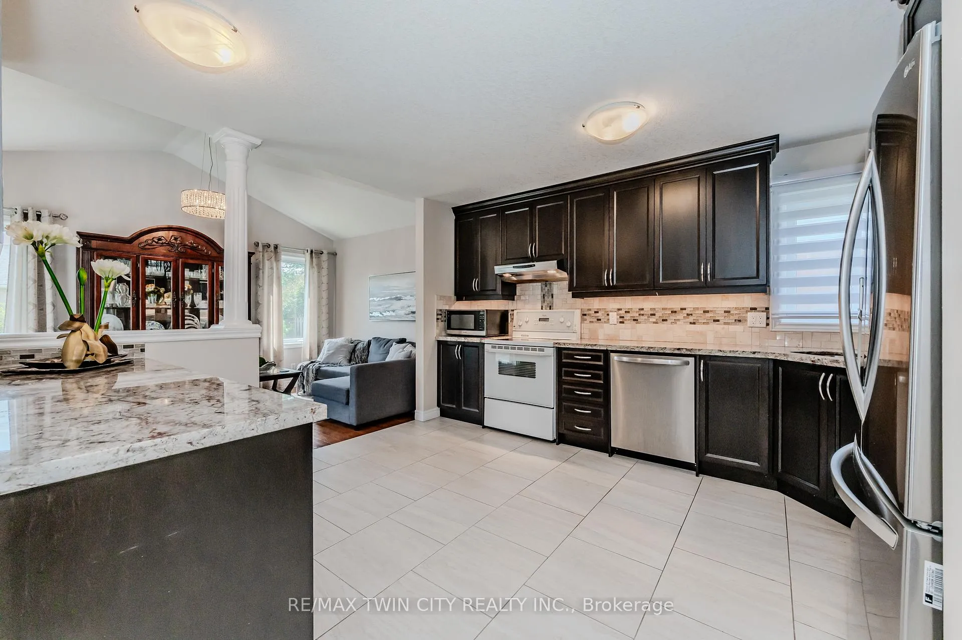 Photo 11 of 132 Daimler Drive, Kitchener — HOMEH