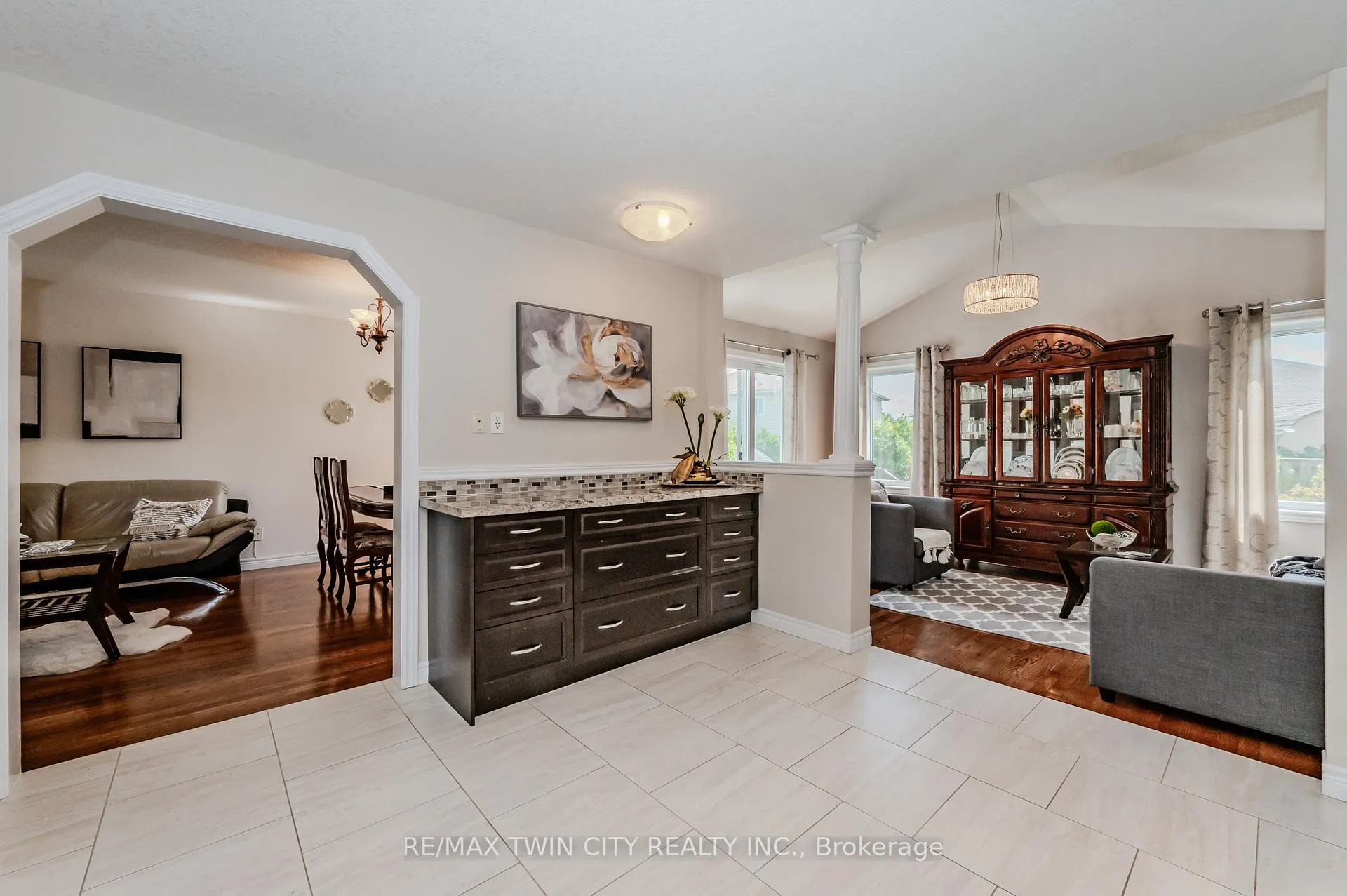Photo 13 of 132 Daimler Drive, Kitchener — HOMEH