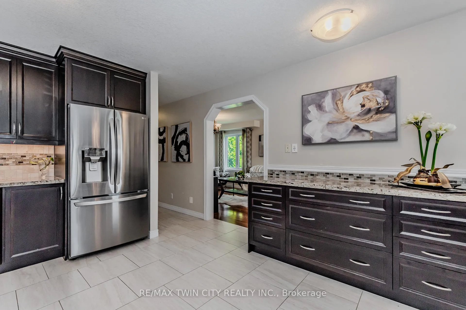 Photo 14 of 132 Daimler Drive, Kitchener — HOMEH