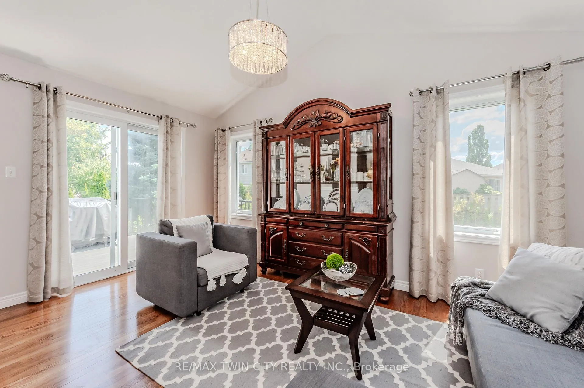 Photo 15 of 132 Daimler Drive, Kitchener — HOMEH