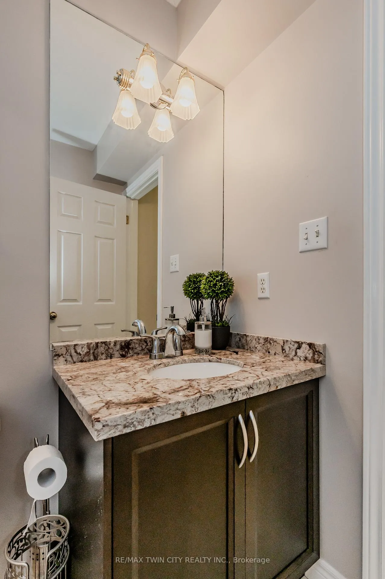 Photo 17 of 132 Daimler Drive, Kitchener — HOMEH
