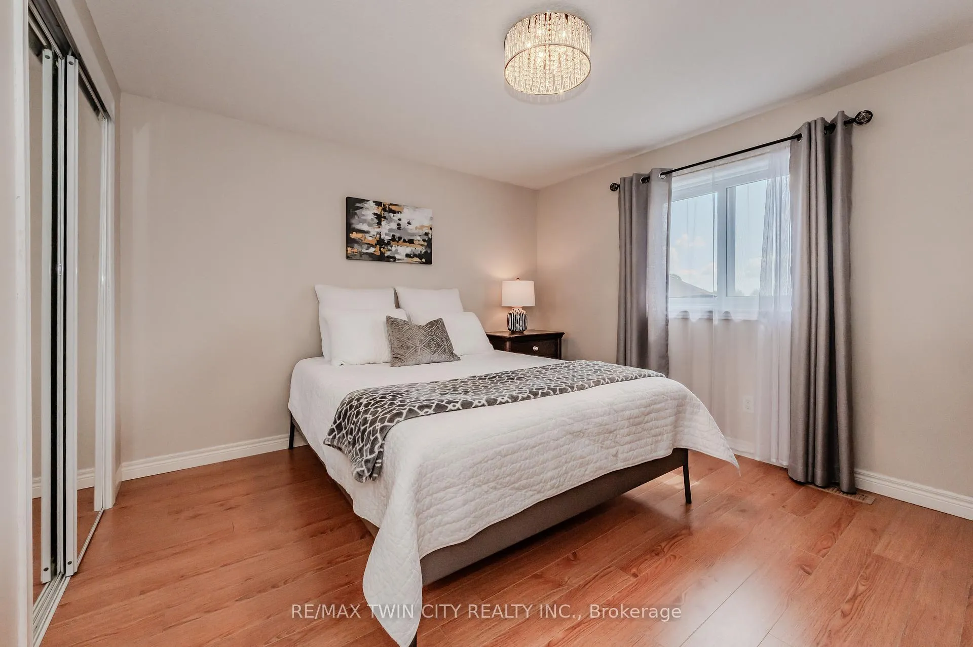 Photo 18 of 132 Daimler Drive, Kitchener — HOMEH
