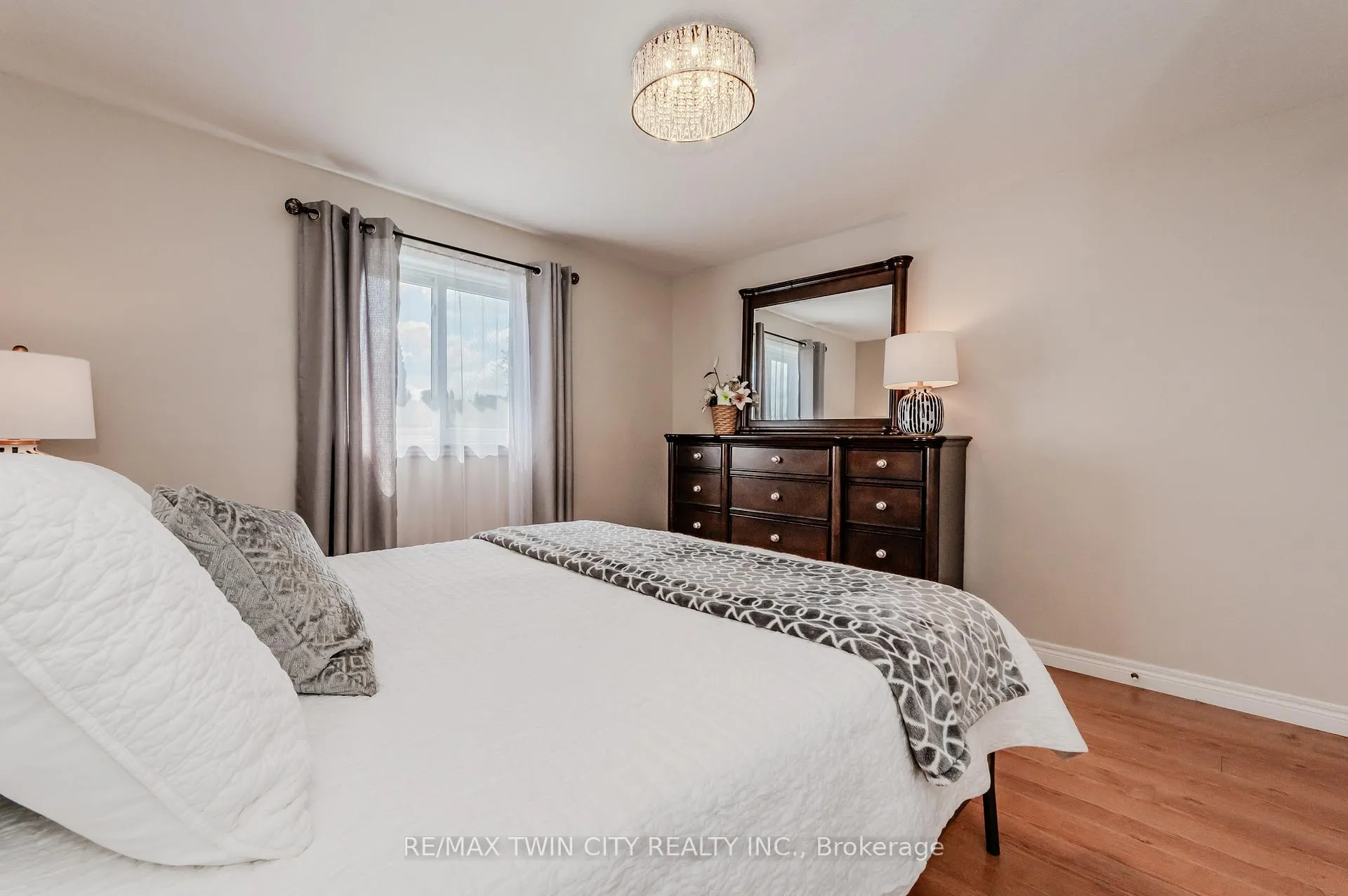 Photo 20 of 132 Daimler Drive, Kitchener — HOMEH