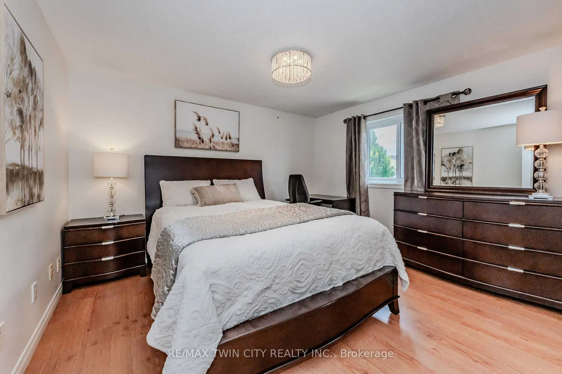 Photo 21 of 132 Daimler Drive, Kitchener — HOMEH