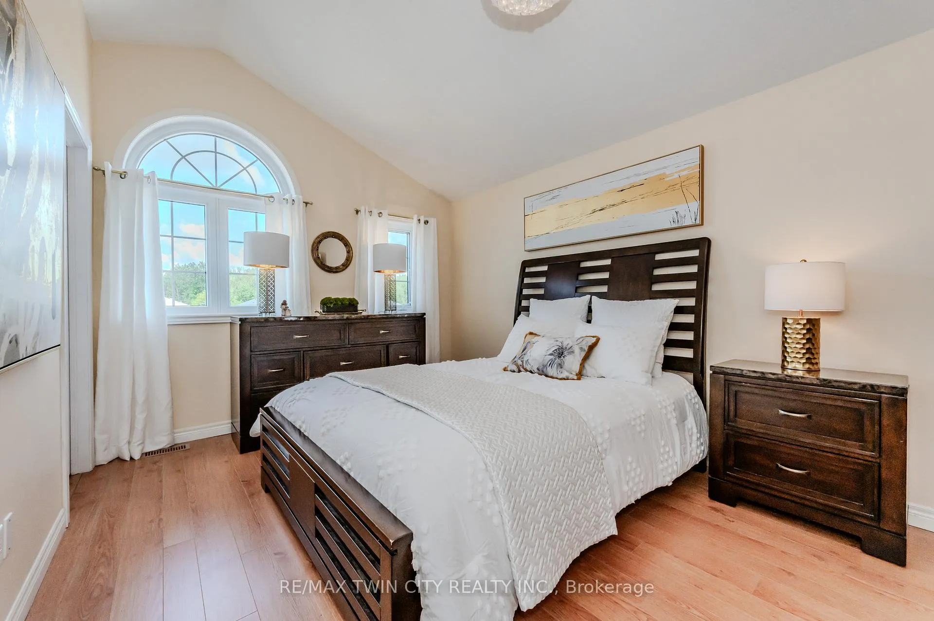 Photo 25 of 132 Daimler Drive, Kitchener — HOMEH