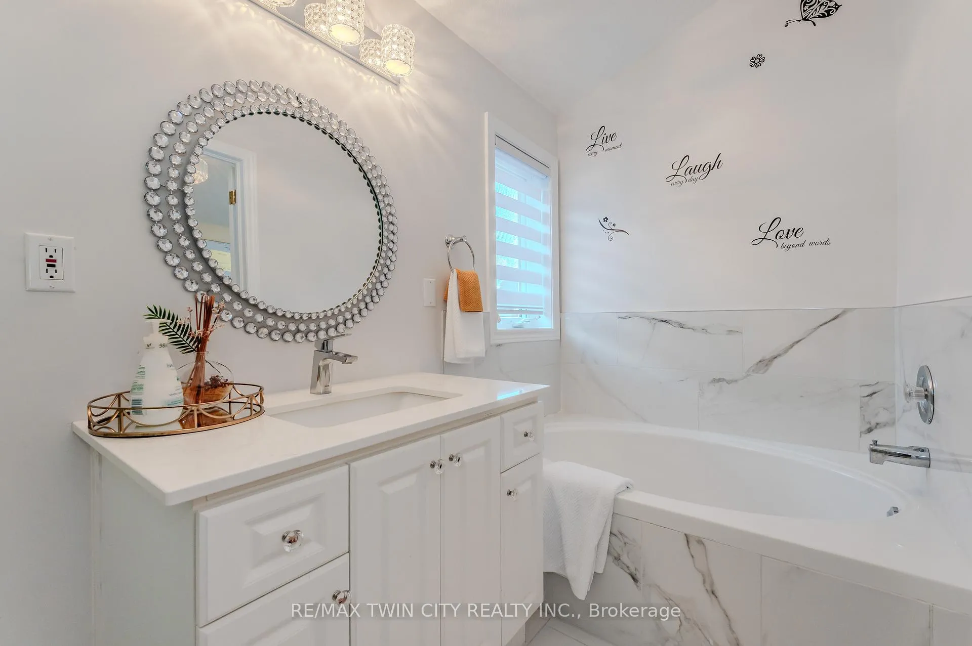 Photo 28 of 132 Daimler Drive, Kitchener — HOMEH