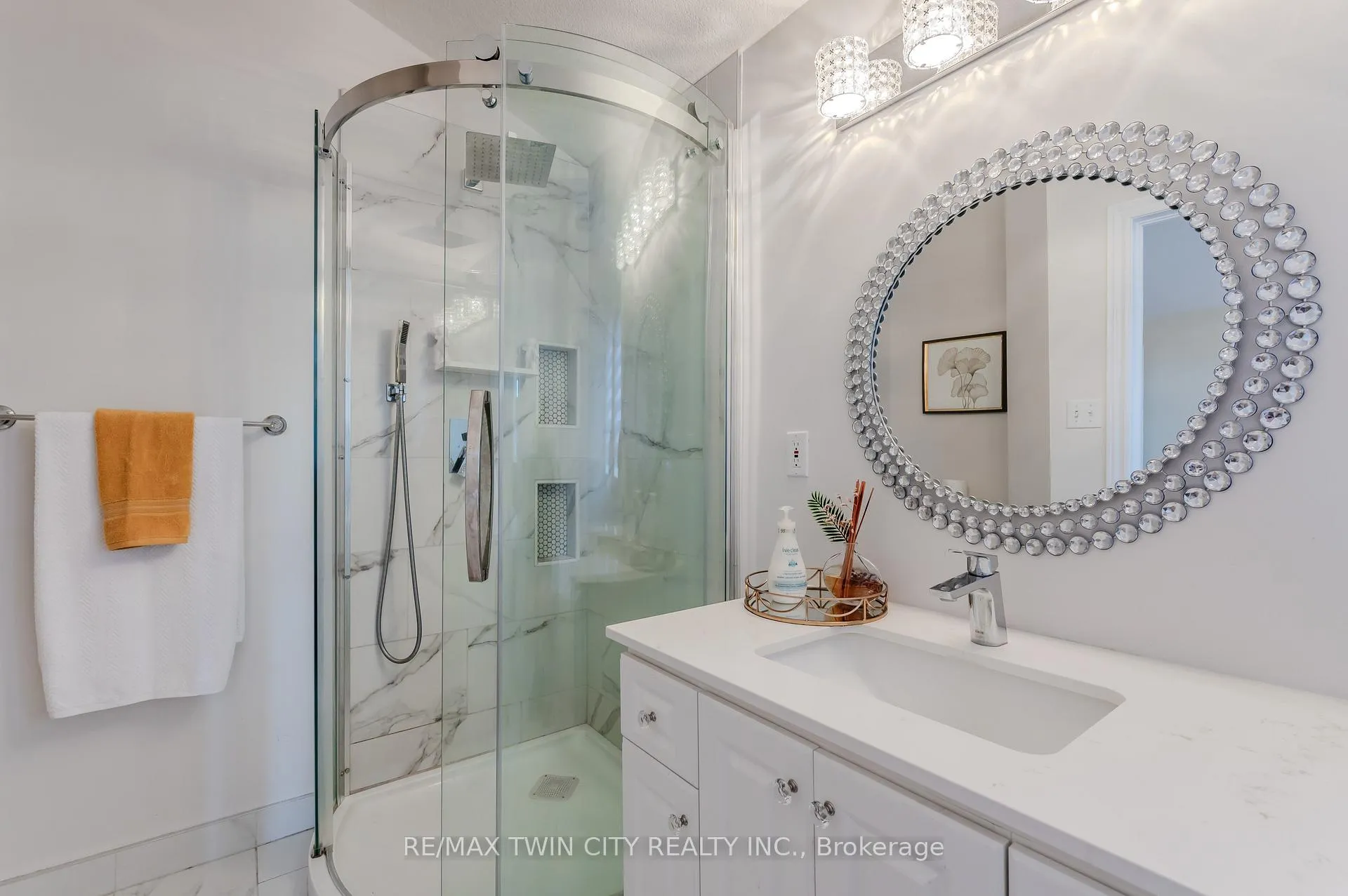 Photo 29 of 132 Daimler Drive, Kitchener — HOMEH