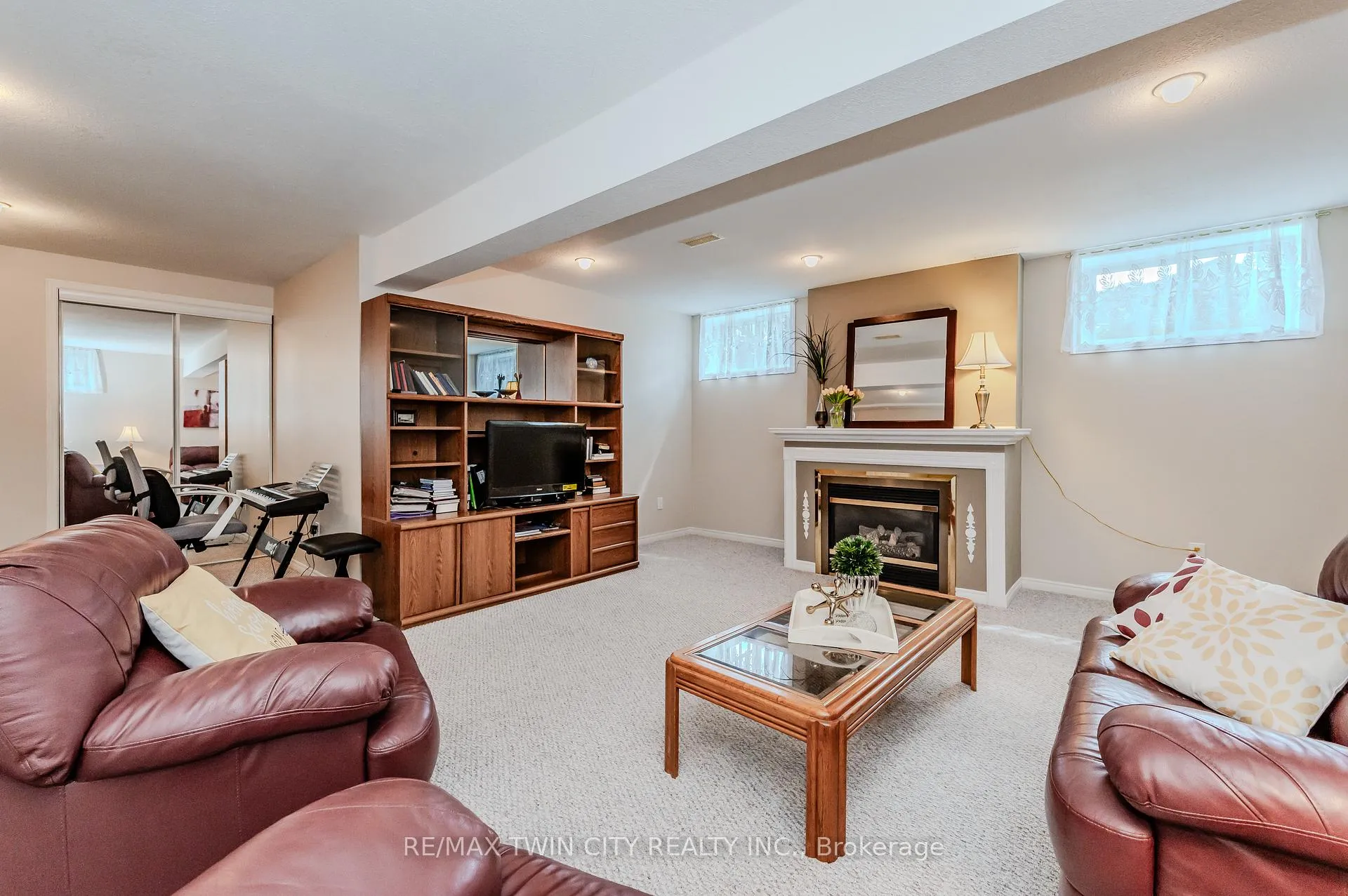 Photo 31 of 132 Daimler Drive, Kitchener — HOMEH