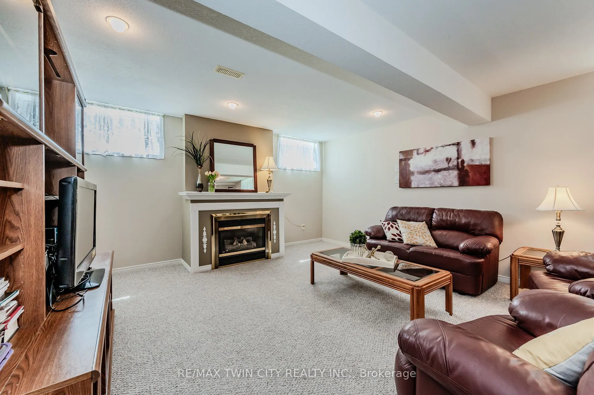 Photo 32 of 132 Daimler Drive, Kitchener — HOMEH