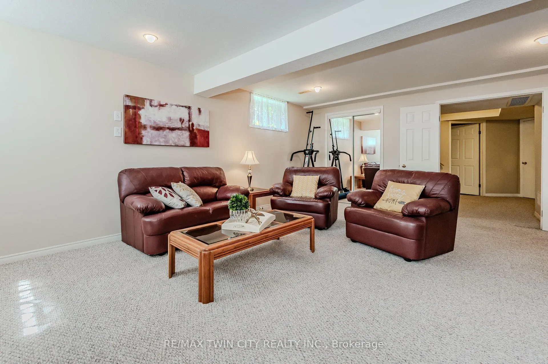Photo 33 of 132 Daimler Drive, Kitchener — HOMEH