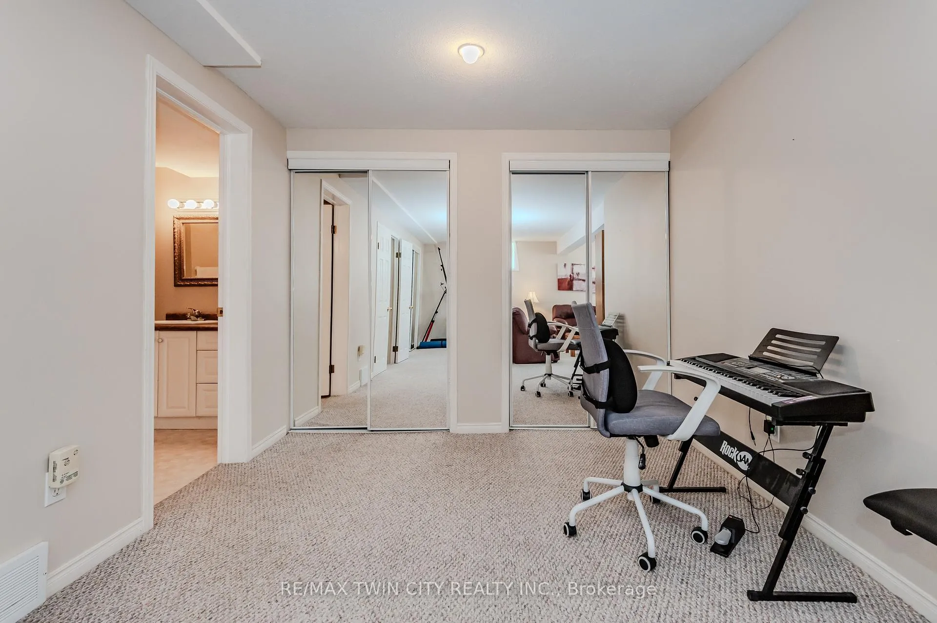 Photo 34 of 132 Daimler Drive, Kitchener — HOMEH