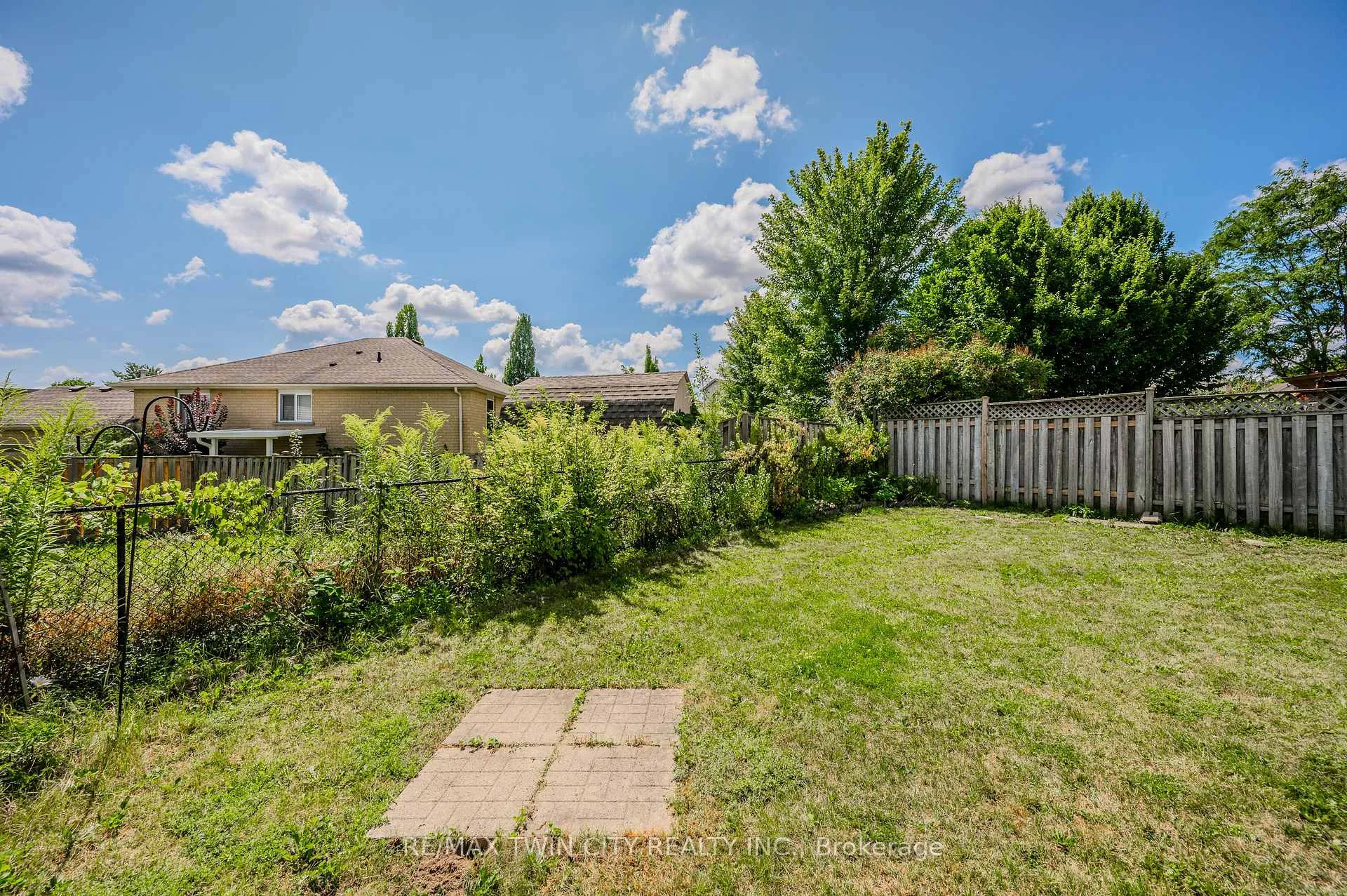 Photo 41 of 132 Daimler Drive, Kitchener — HOMEH