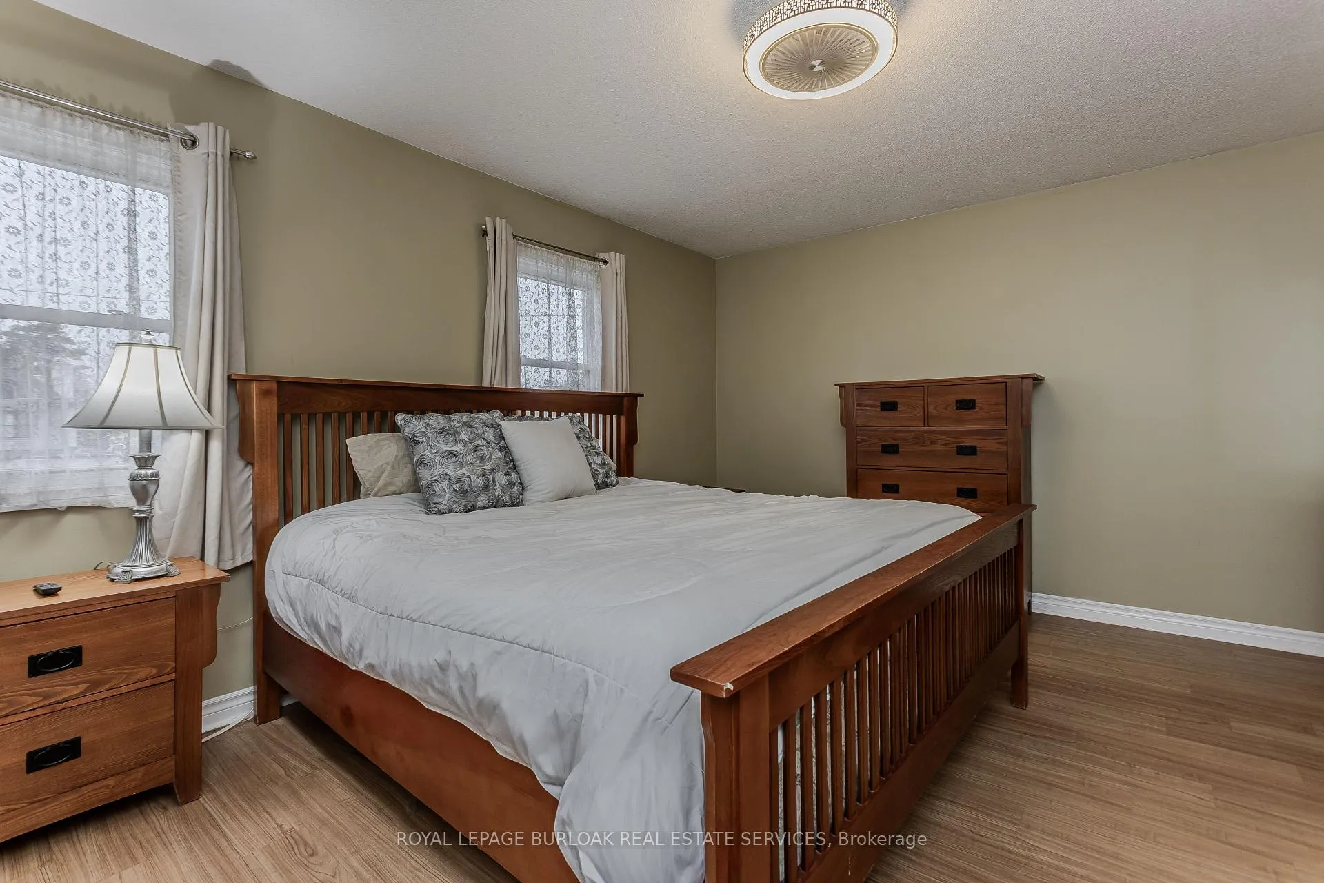 Photo 23 of 283 Vilma Drive, Oakville, Bronte — HOMEH
