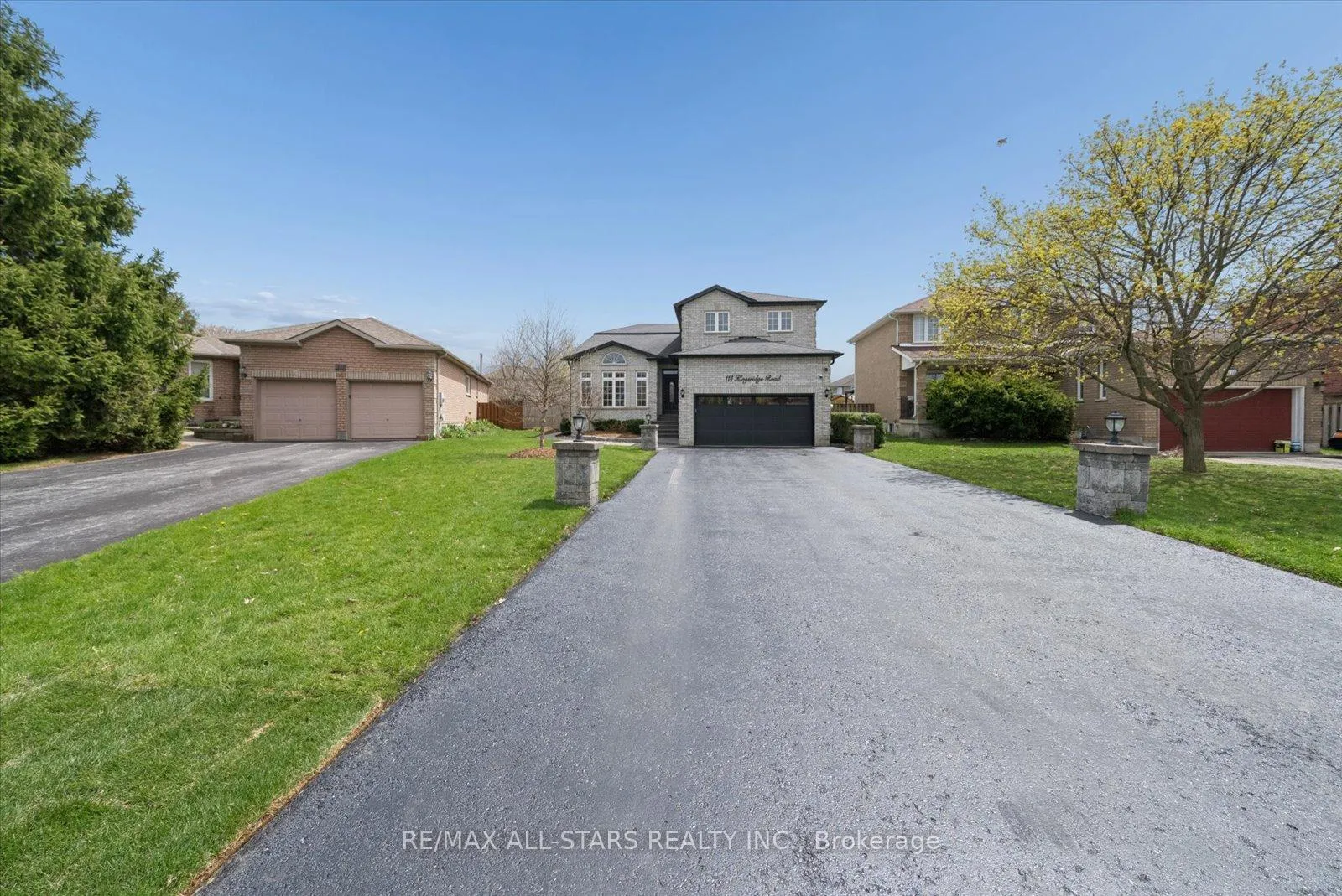 Photo 2 of 114 Kingsridge Road, Barrie, Bayshore — HOMEH
