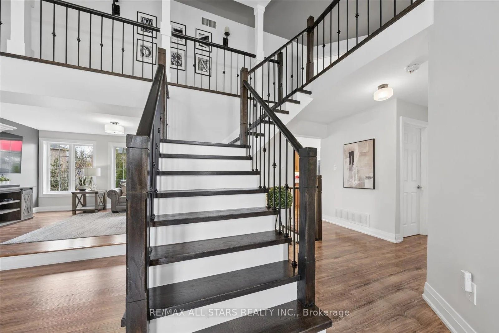 Photo 10 of 114 Kingsridge Road, Barrie, Bayshore — HOMEH