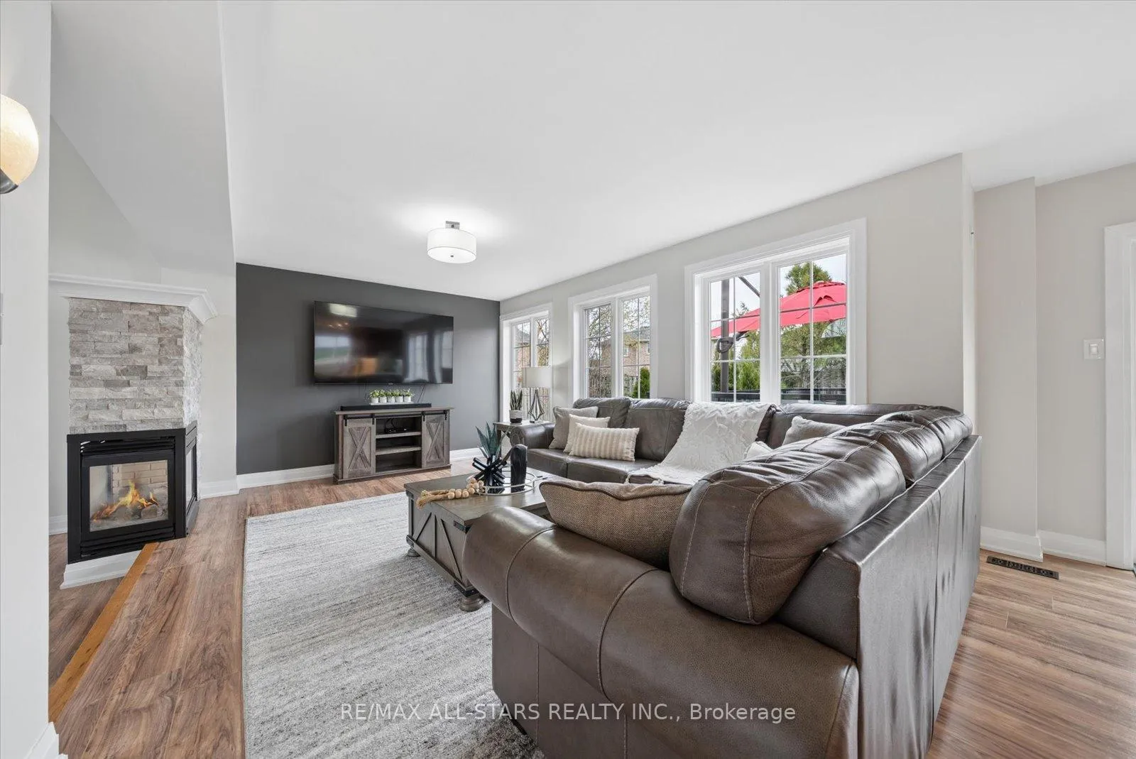Photo 12 of 114 Kingsridge Road, Barrie, Bayshore — HOMEH