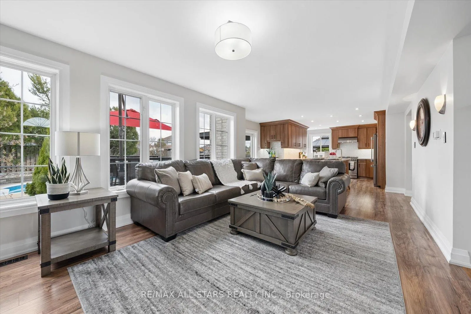 Photo 13 of 114 Kingsridge Road, Barrie, Bayshore — HOMEH
