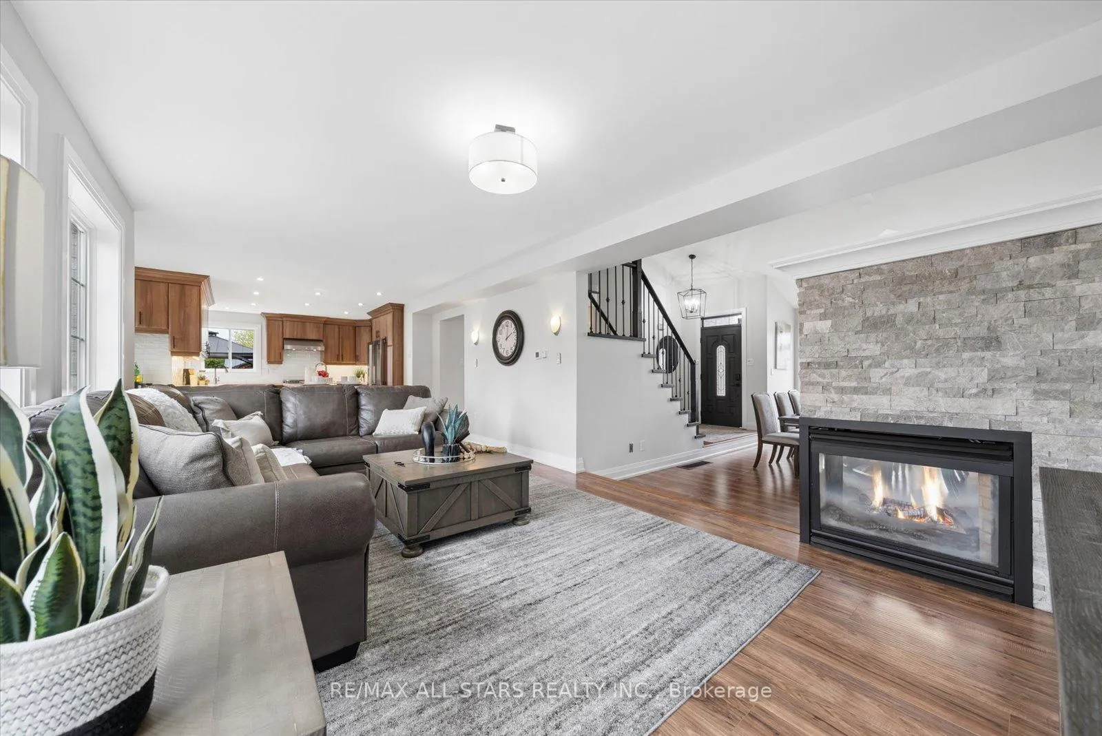 Photo 14 of 114 Kingsridge Road, Barrie, Bayshore — HOMEH