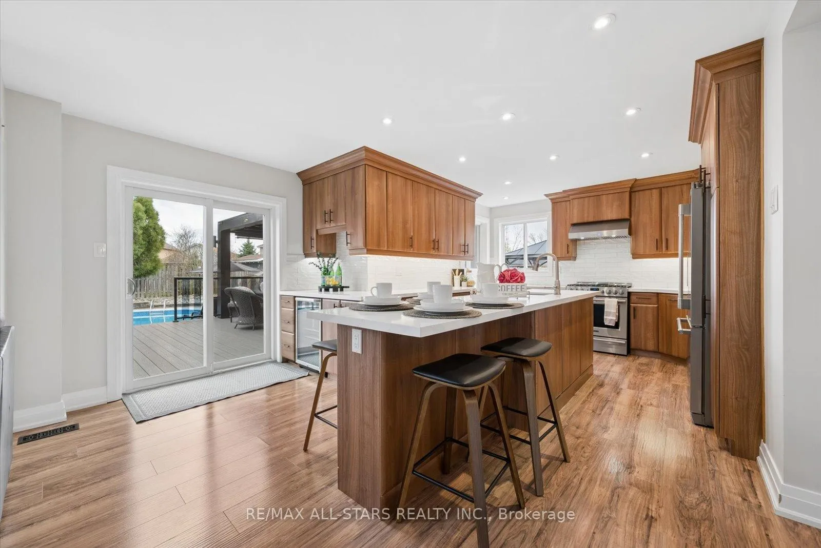 Photo 15 of 114 Kingsridge Road, Barrie, Bayshore — HOMEH