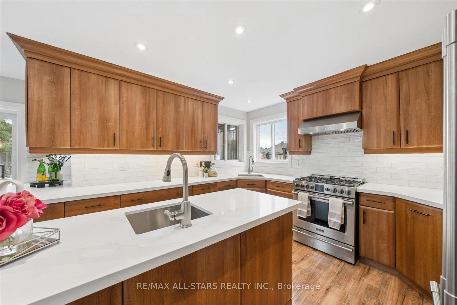 Photo 19 of 114 Kingsridge Road, Barrie, Bayshore — HOMEH