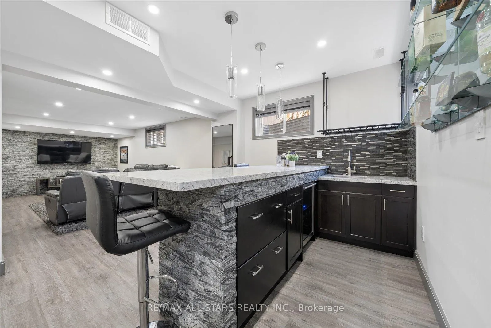 Photo 33 of 114 Kingsridge Road, Barrie, Bayshore — HOMEH