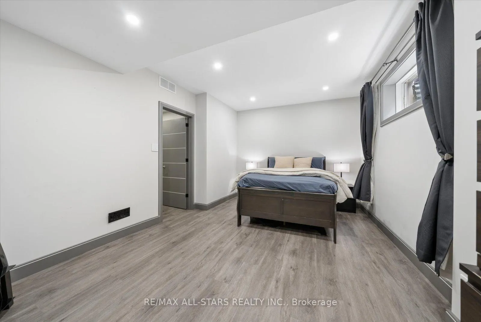Photo 36 of 114 Kingsridge Road, Barrie, Bayshore — HOMEH