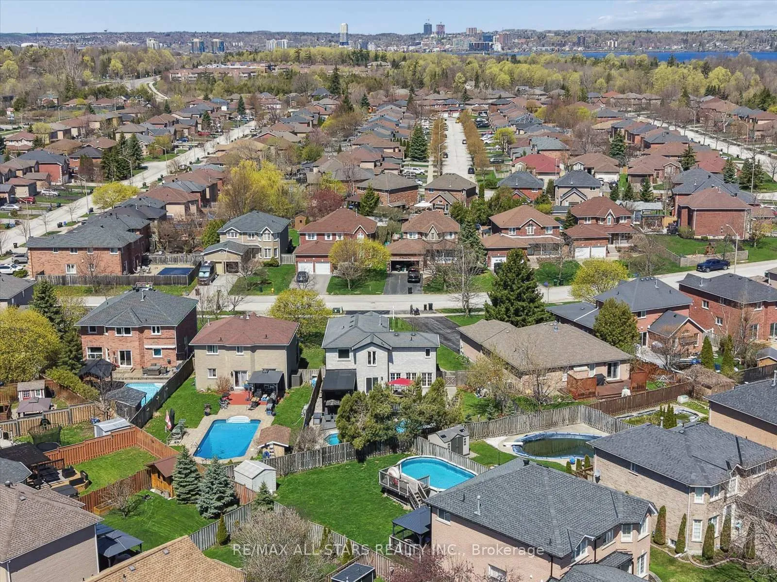 Photo 49 of 114 Kingsridge Road, Barrie, Bayshore — HOMEH